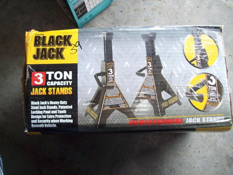 lot 39 image: Black Jack Jack stands -3 ton item ...