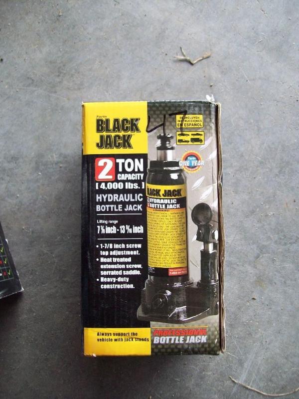 lot 47 image: Black Jack Hydraulic Bottle Jack -2...