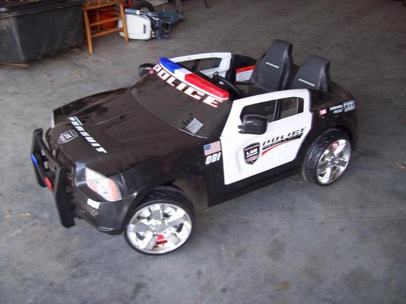 lot 6 image: Dodge Charger Police car -New -2 se...