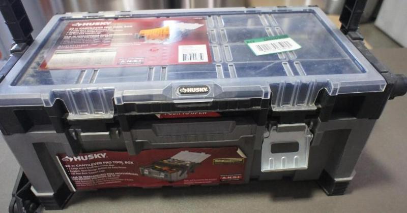 lot 23 image: Husky 22" Pro Tool Box (Bottom...
