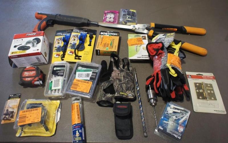 lot 37 image: Large lot of Tools (Gloves, Bolts, ...