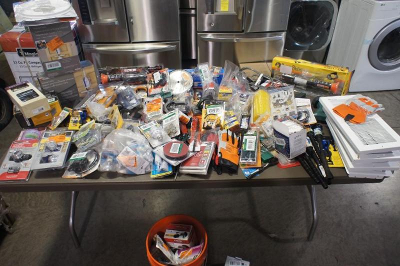 lot 46 image: MEGA LOT 250 items Some of the ite...