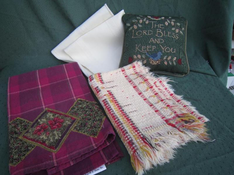 lot 100 image: Pillow and Misc Linens Pillow 8 x 8...