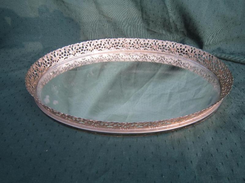 lot 104 image: Vanity Mirror Tray  13 x 9...