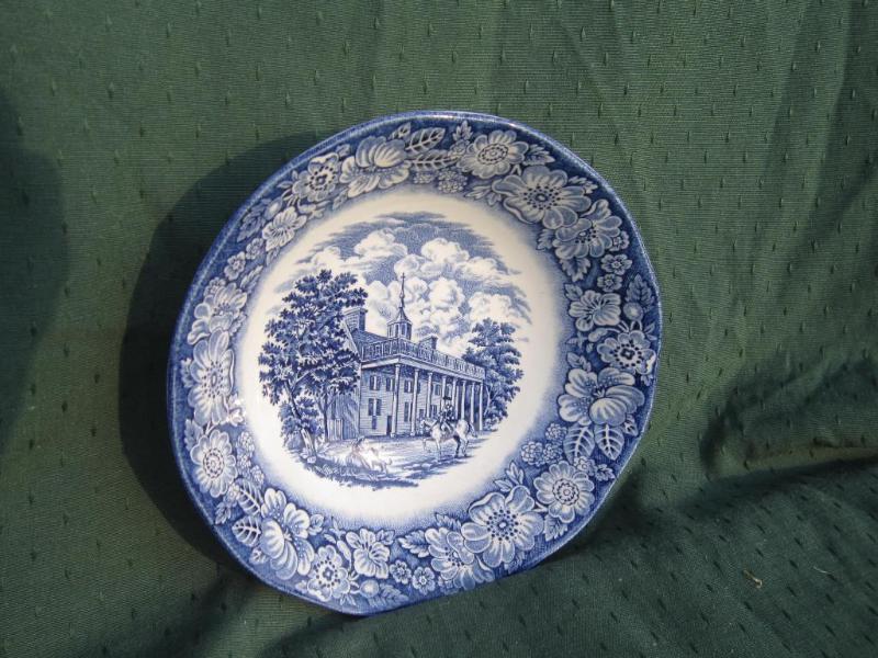 lot 111 image: Liberty Blue&nbsp 6&quot Bowl Mad...