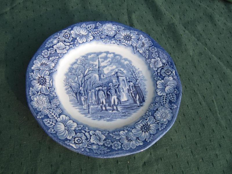 lot 112 image: Liberty Blue&nbsp 7&quot Plate Wa...