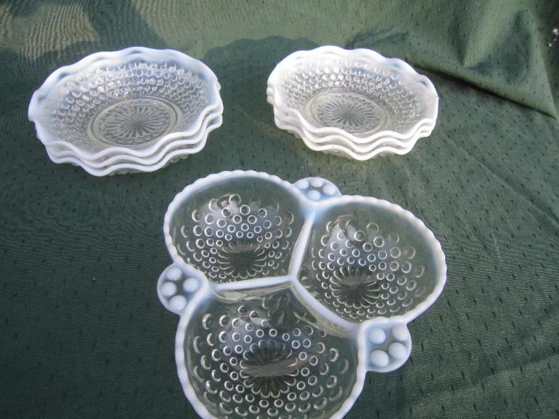 lot 114 image: Moonstone Divided dish and 6-&nbsp...