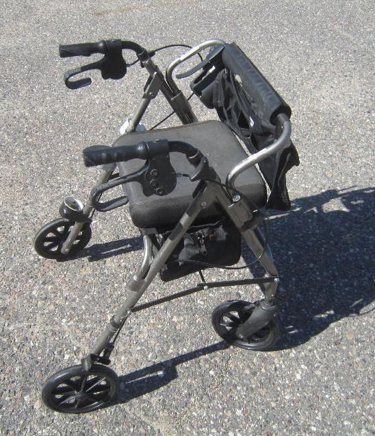 lot 119 image: Walker with Pockets Hug Bags Adjust...