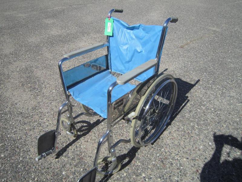 lot 120 image: Theradyne Wheel chair Removable Foo...