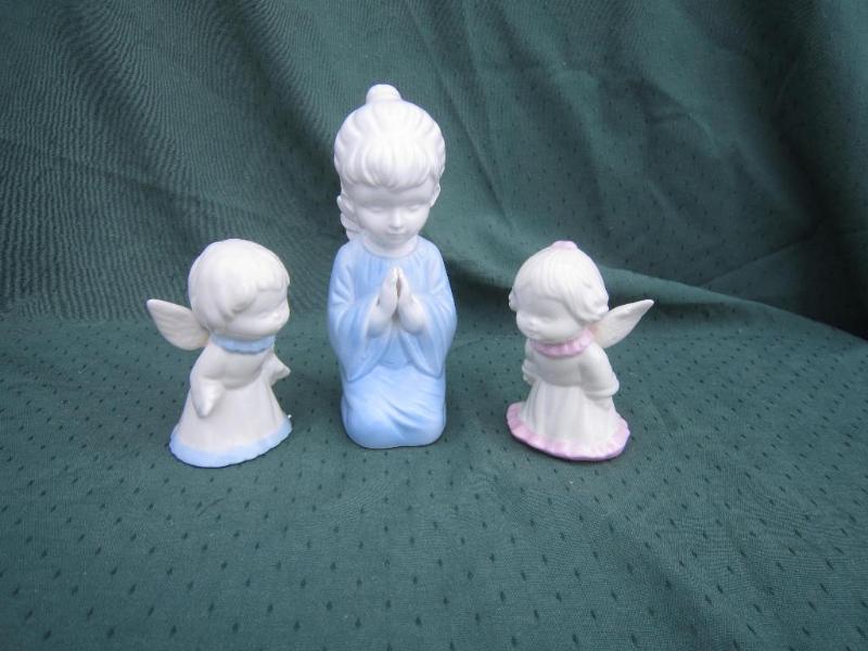 lot 137 image: 3 Angels ...