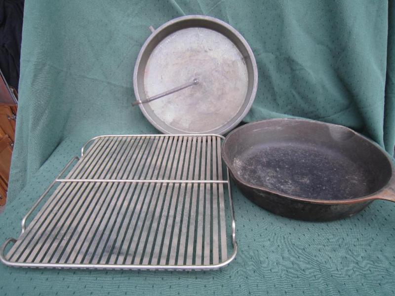 lot 140 image: 9 34 skillet cake pan cooling Rack...