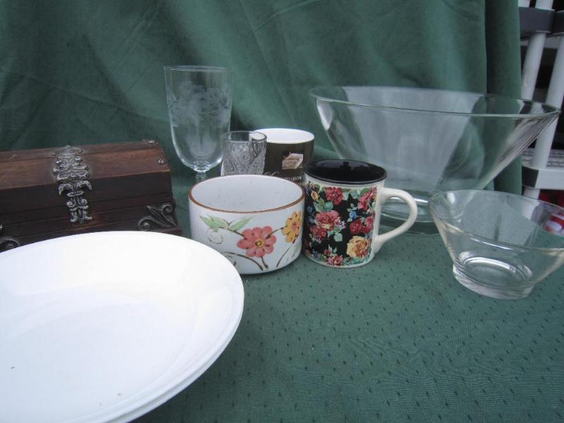 lot 150 image: Box of 9 Misc Kitchen items...