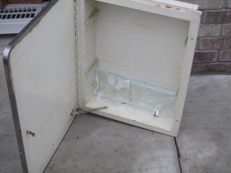 lot 151 image: Mirrored Medicine Cabinet ...