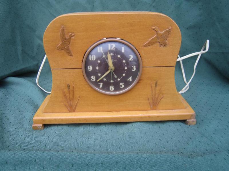 lot 16 image: Old G E Alarm Clock