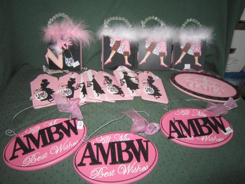 lot 165 image: NEW Box of Decorative items etc...