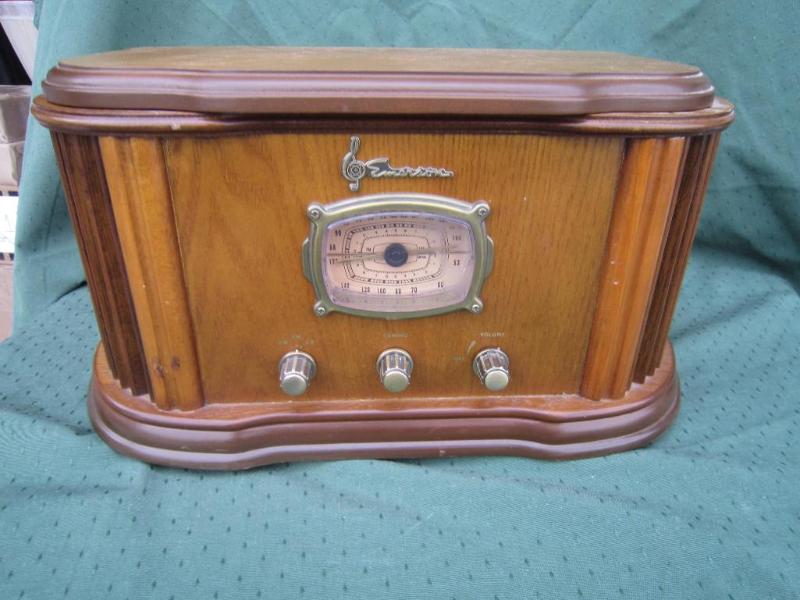 lot 17 image: Emerson amfm CD Player sn - 50105...