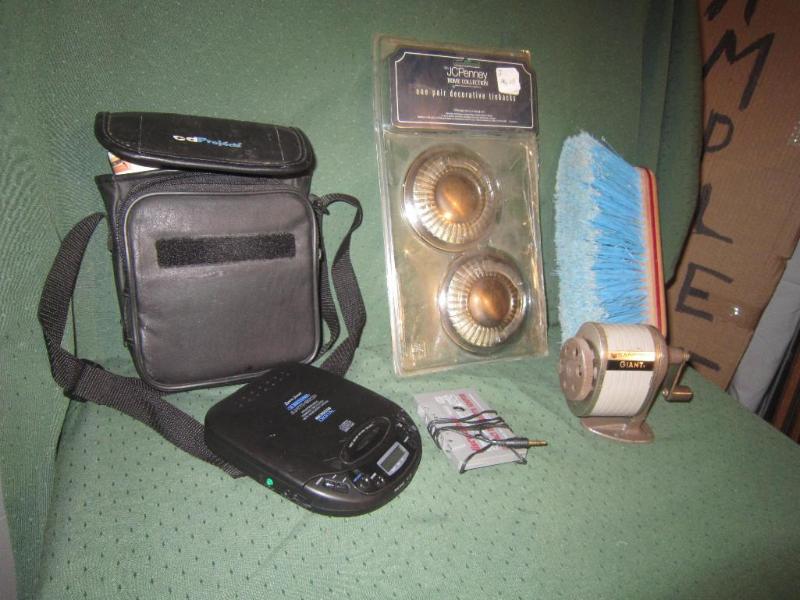 lot 173 image: Cd Player, Sharpener Brush , etc &n...