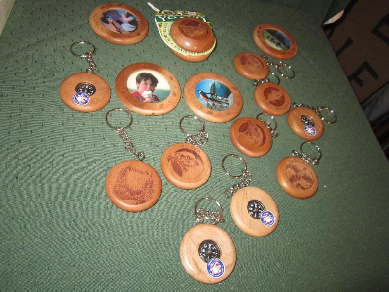 lot 175 image: Magnets,&nbsp keychains,&nbsp yo ...