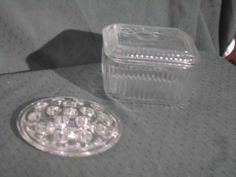 lot 177 image: Refrigerator dish, Flower Frog...