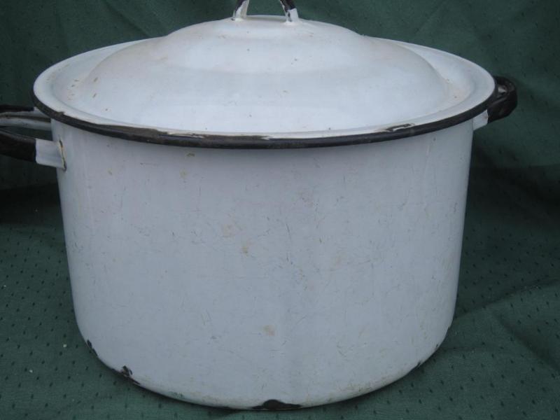 lot 18 image: Enamel Stock Pot with lid 6 12T x ...