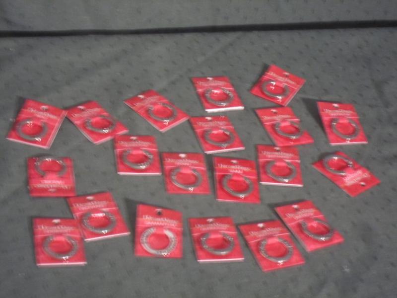 lot 186 image: NEW 20 Dream Rings good for neckla...