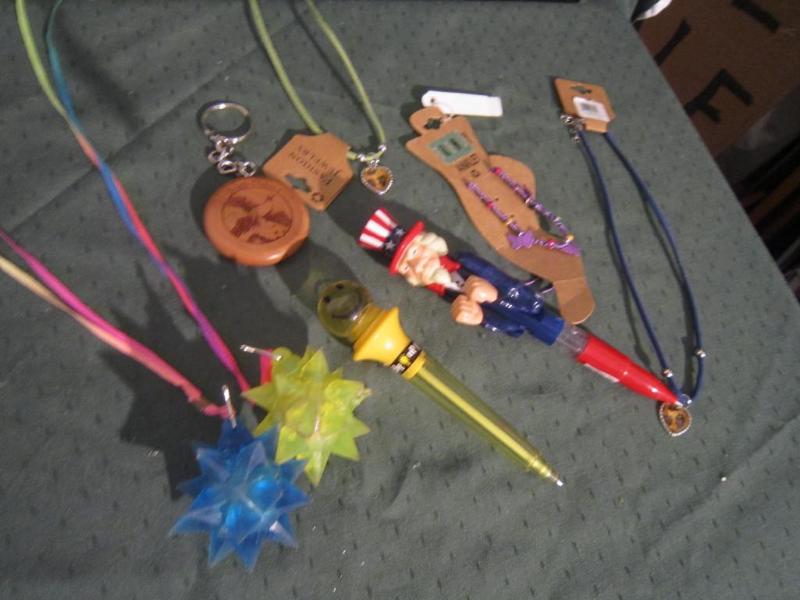 lot 200 image: Misc Jewelry ...