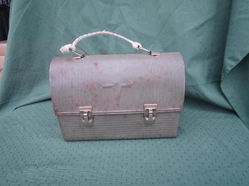lot 22 image: Metal Lunch Box with rope as handle...
