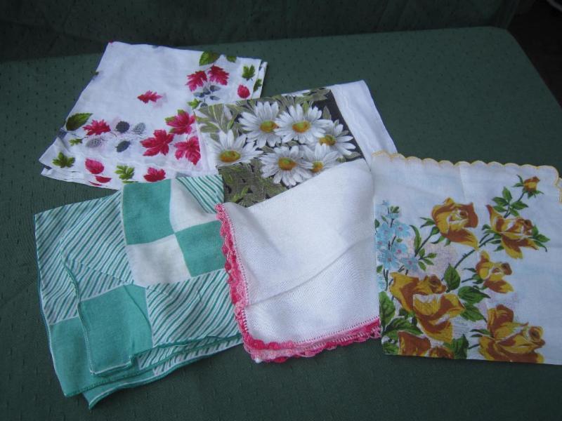 lot 222 image: 5 Hankies...