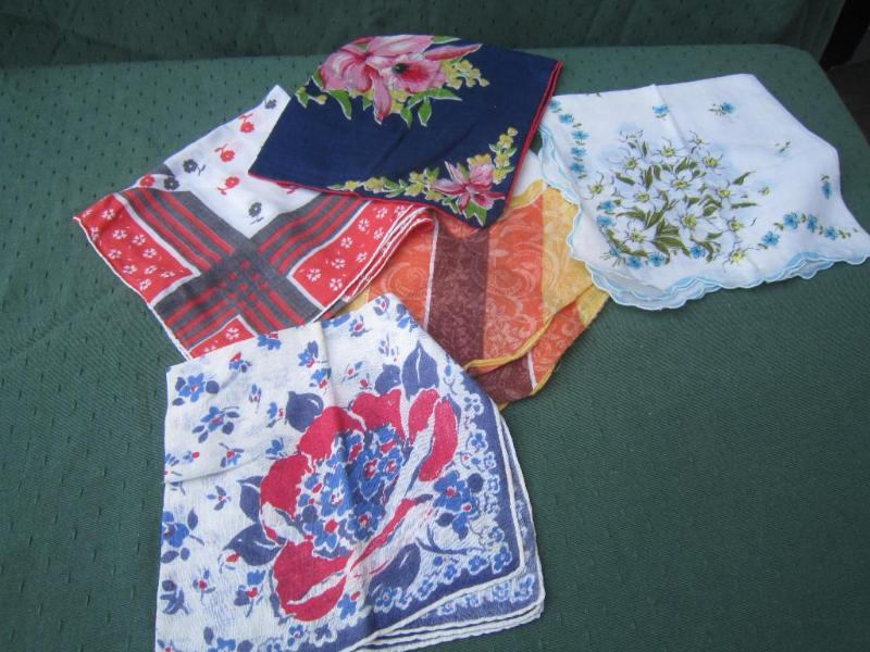 lot 224 image: 5 Hankies...