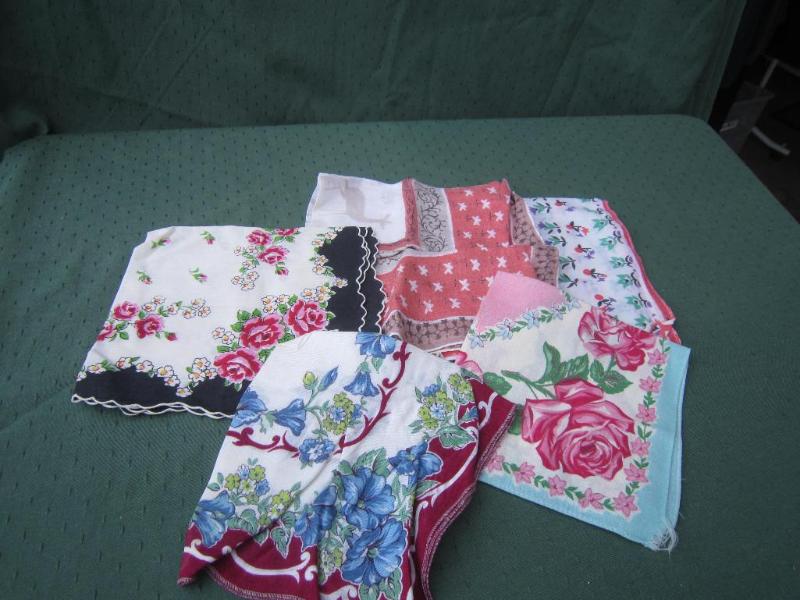 lot 225 image: 5 Hankies...