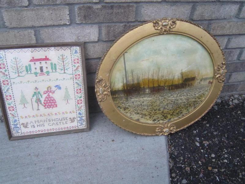 lot 238 image: Oval Gold Frame (No Glass)and Cross...