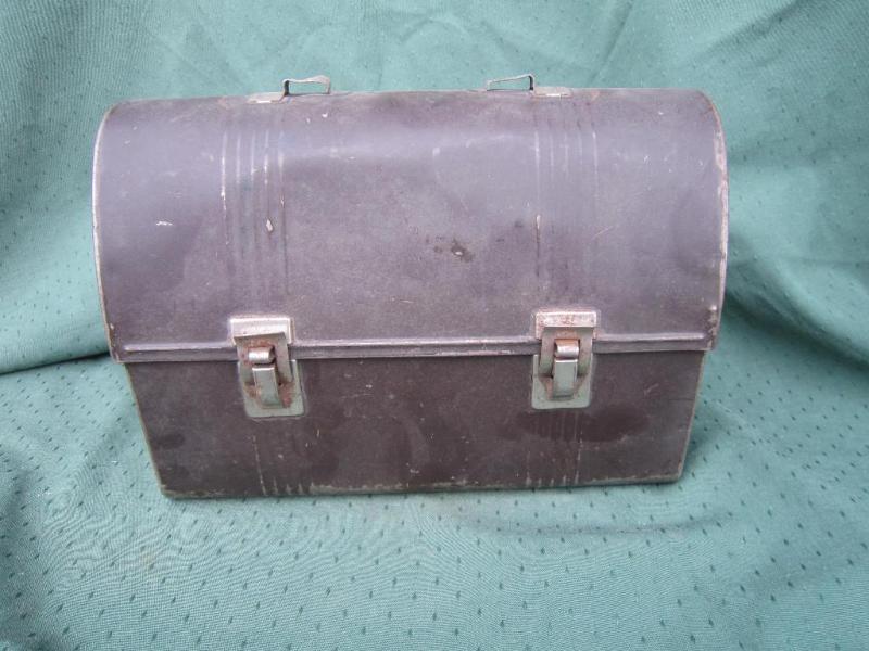 lot 24 image: Metal Lunch Box - no handle  &nbsp...