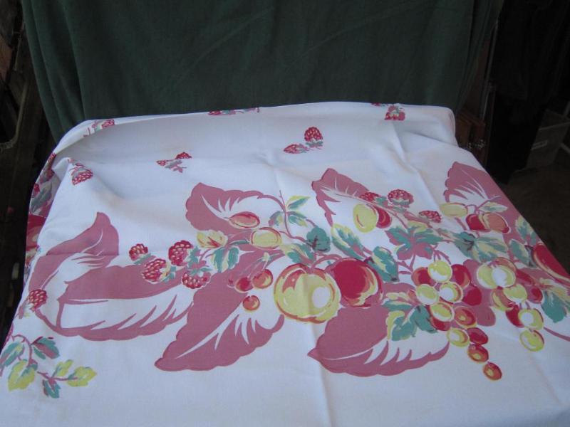 lot 240 image: Tablecloth 1950s 60 x 82 ...