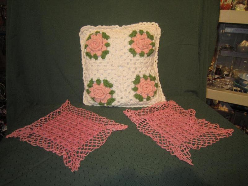 lot 242 image: 2 Doilies and Pillow ...
