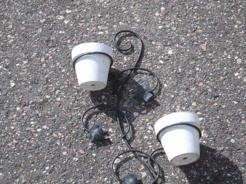 lot 272 image: Floral Wall Planter  Metal rack&nbs...