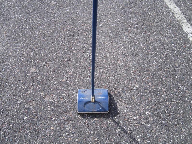 lot 274 image: OLD Amway Sweeper Still works...