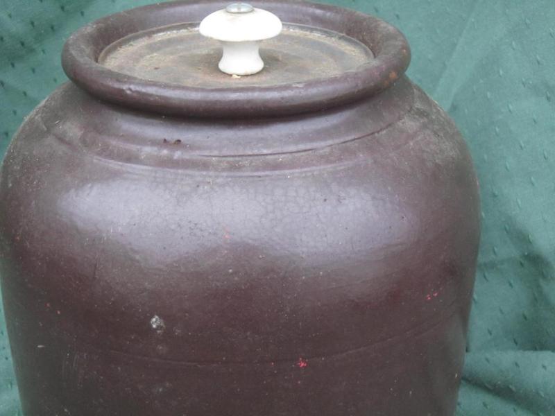 lot 54 image: Brown bean Jar with Metal Lid 8 x ...