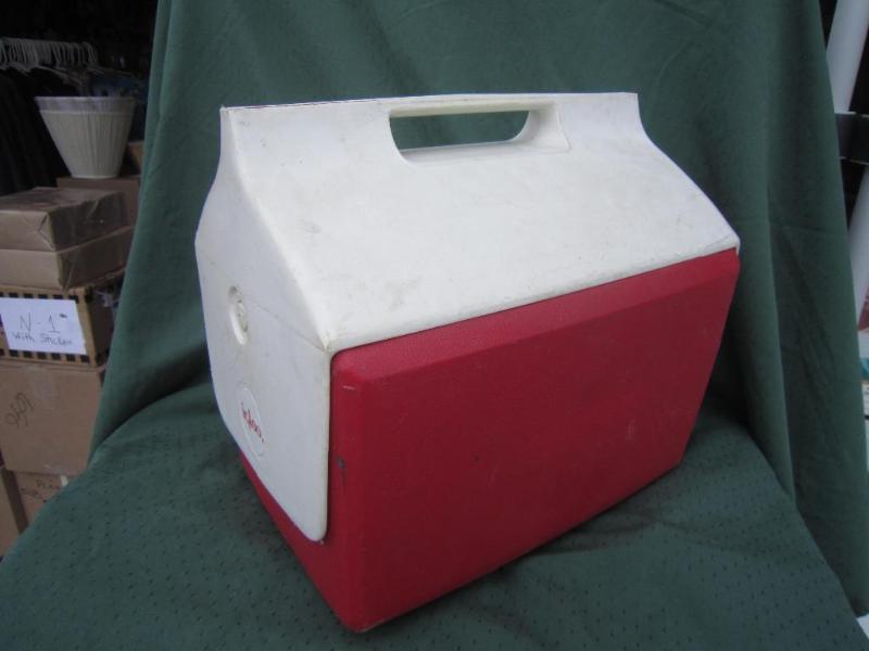 lot 57 image: Igloo Playmate Cooler 10 x 14...