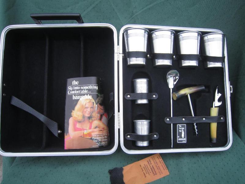 lot 59 image: Complete Travel Liquor carrier uten...