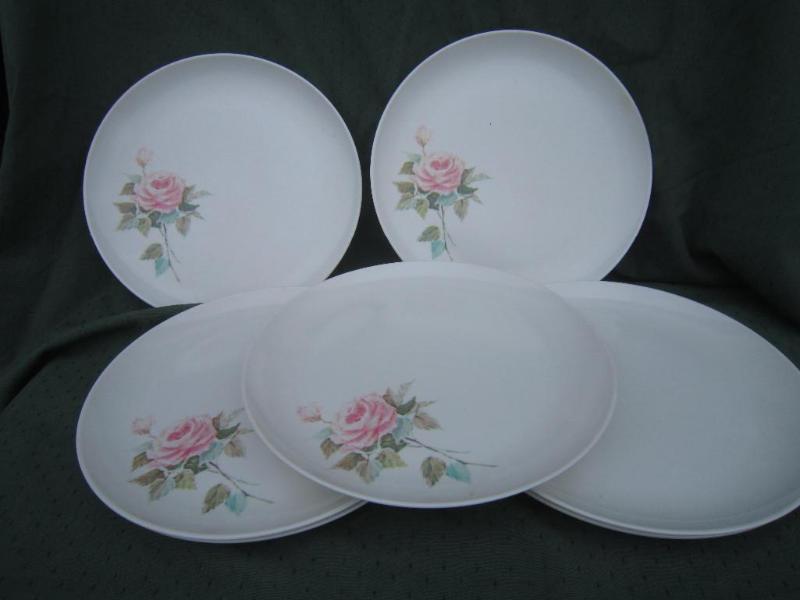 lot 67 image: 7 Melmac Brookpark Plates only a ro...