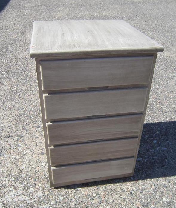 lot 7 image: 4 Drawer Night Stand or small Chest...