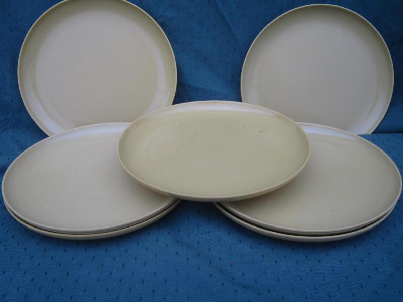 lot 71 image: 7 Florence Prolon 8&quot Plates ...