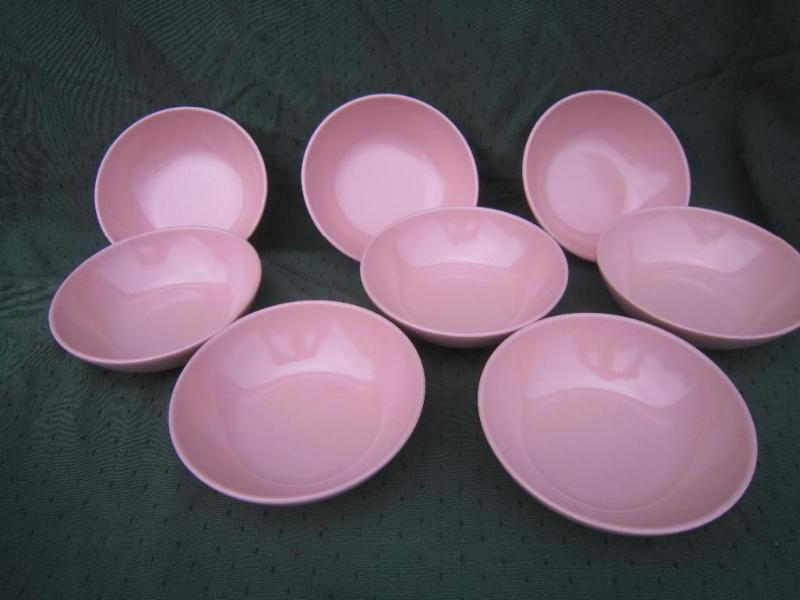 lot 72 image: 8 Melmac Brookmark Bowls Only a Ros...