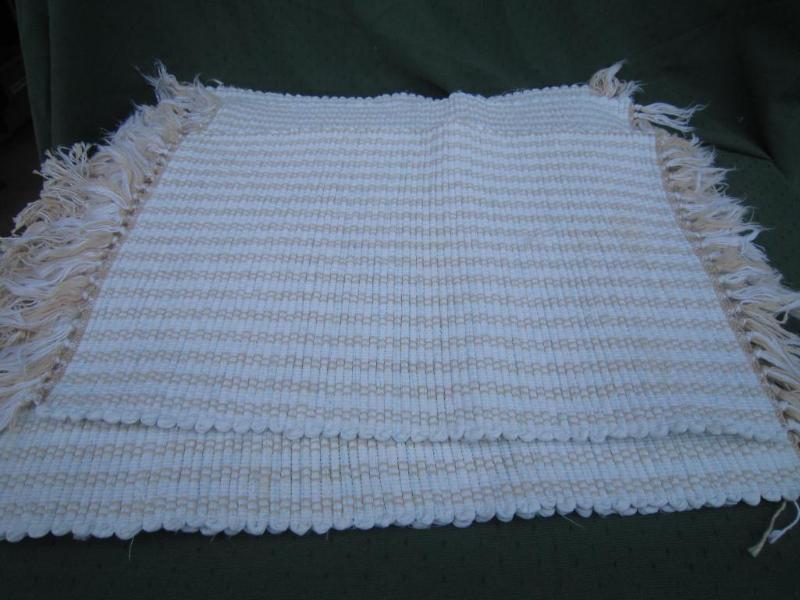 lot 82 image: 8 Place Mats white tan ...