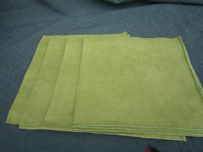 lot 88 image: Set of 4 Green Cloth&nbsp Napkins ...