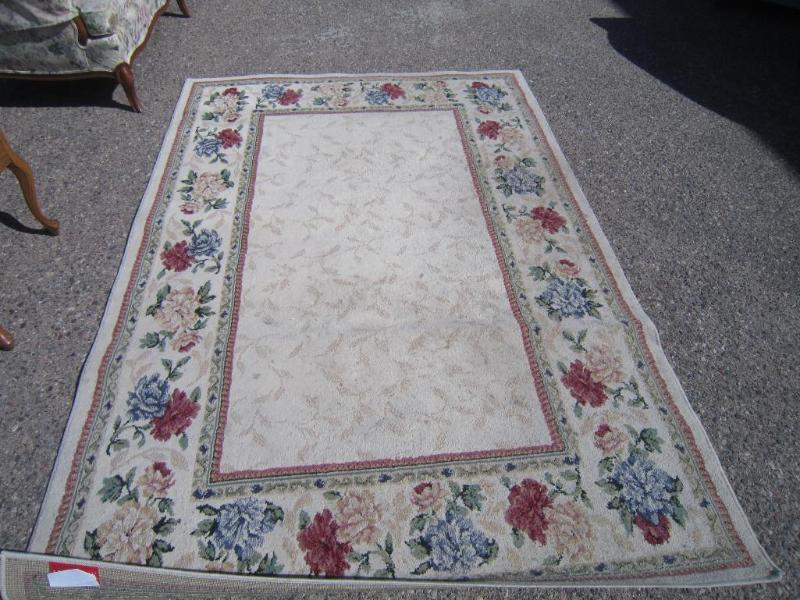 lot 9 image: 94 x 63 Floral Rug Mohawk Home See ...