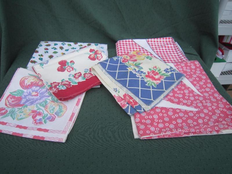 lot 90 image: 6 Table clothes  Approx. Card Table...