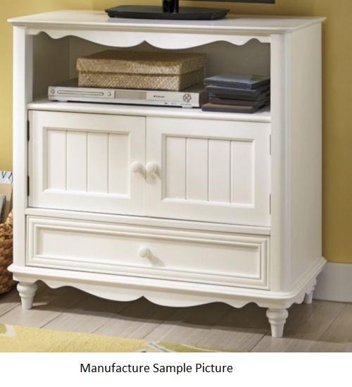 lot 131 image: Henderson TV Stand - This TV stand ...