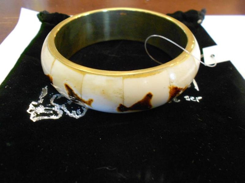 Zumani Bone Bracelet hand made, com...