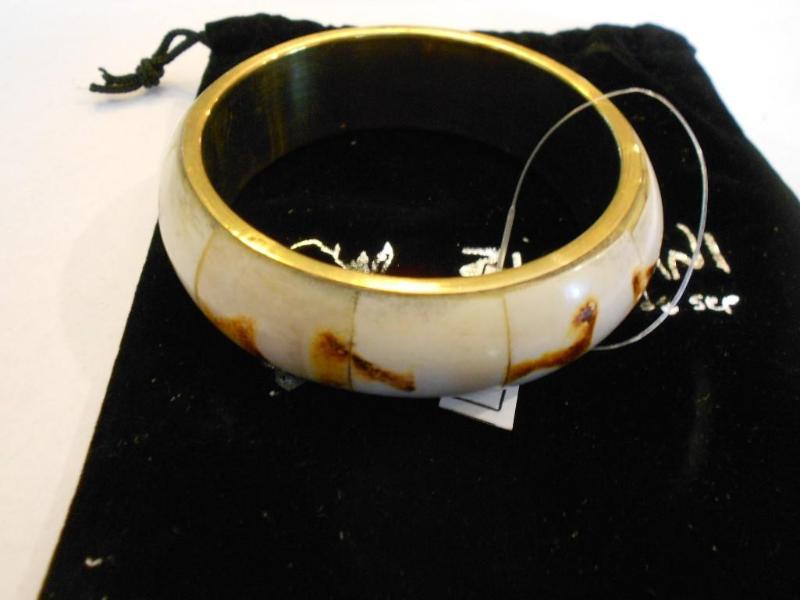 Zumani Bone Bracelet hand made, com...